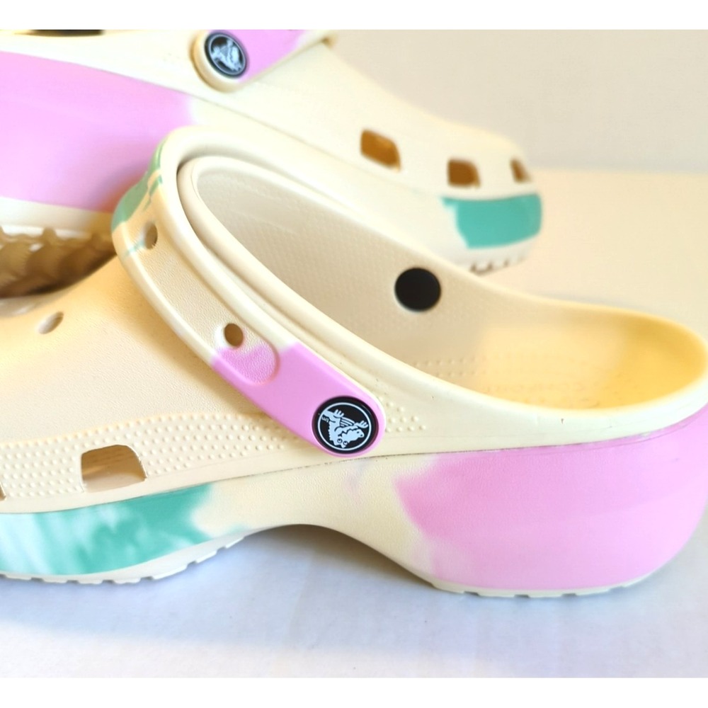 CROCS Classic Platform Clog - Picture 2 of 8